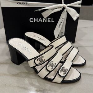 Chanel Sandals Size 38 White Black Leather Turnlock CC Mules NIB